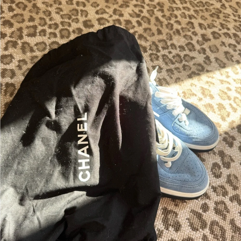CHANEL Light Blue suede Women's Sneakers never worn - Picture 6 of 7